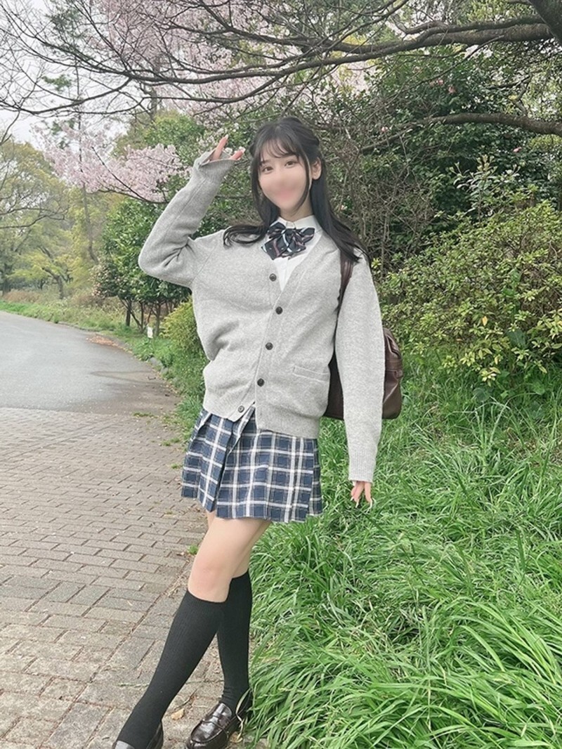 FC2-PPV-4669180 Emi-chan dari klub upacara minum teh, berusia 18 tahun, seorang wanita cantik berkulit putih, ramping dengan payudara besar yang terse