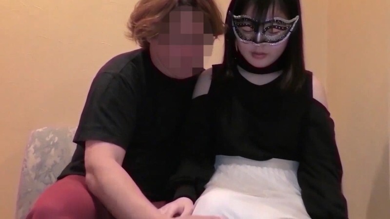 FC2-PPV-4656385 [Diskon 50% hanya untuk 5 hari, creampie] Seorang istri muda berusia 25 tahun mengerang dengan tubuh yang lembut. Tubuhnya yang sensit