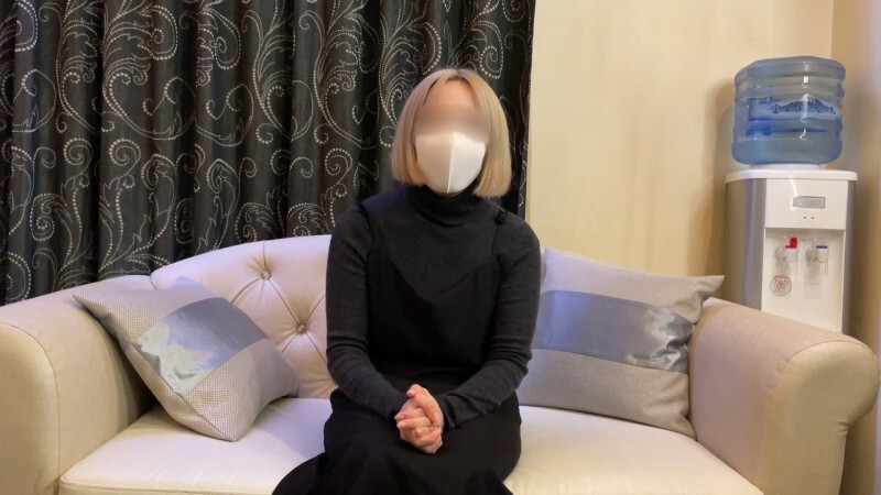 FC2-PPV-4647864 Seorang penata rambut berusia 27 tahun dengan celah erotis. Dia kehilangan dirinya sendiri dalam waktu yang lama setelah disetubuhi da