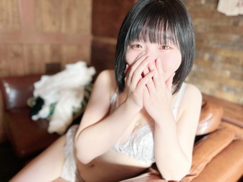 FC2-PPV-4637187 Seorang gadis muda dari penginapan yang sudah lama berdiri di Kanazawa♡ Dia memiliki wajah bayi dan payudara G-cup alami yang berkemba