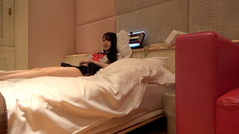 FC2-PPV-4551295 Kaki telanjang, rok mini, seragam pelaut! Dia menjulurkan kepalanya, melepas celana dalamnya, dan menjilati vaginanya. Aoi-chan!